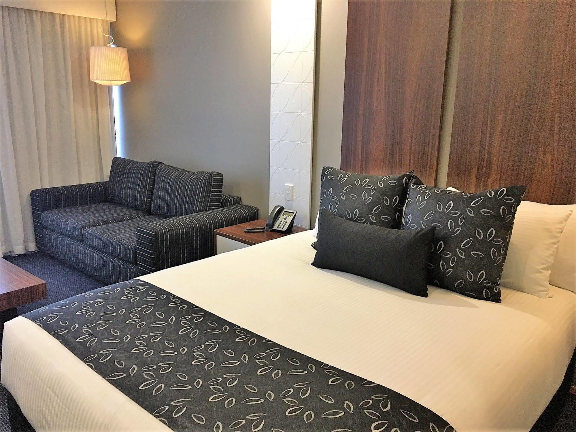 Quality Hotel Taylors Lakes Kültér fotó